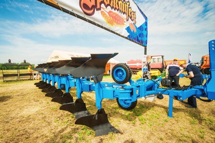 Semi-mounted reversible plough PERESVET PPO-8-35 and its modifications: RZZ.82.00.000; RZZ.82.00.000-01; RZZ.82.00.000-02; RZZ.8