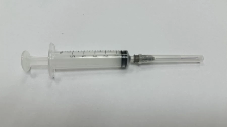 Single-use sterile three-detail "Luer" sterile injecting syringe with nominal capacity of 5 ml with needle
