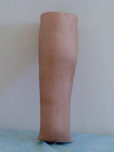 Cosmetic shin brace