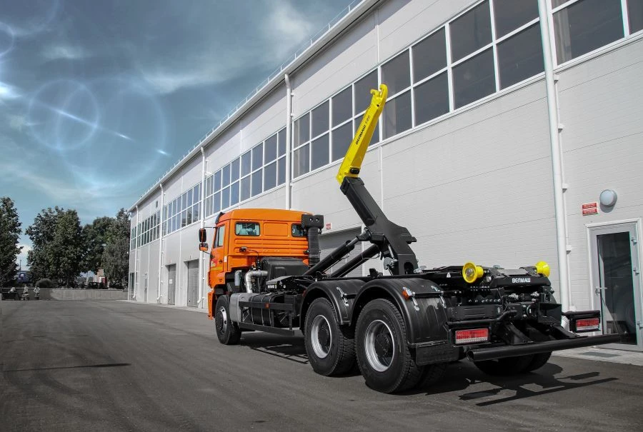 Special multilift with hook loader equipment ?? T20 type 62E155 on KAMAZ 6520-53 base chassis.