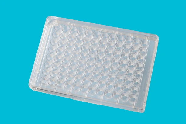 Single-use 96-well polymeric immunological plate, flat-bottomed, sterile (without lid). Item No.: M-011 type p