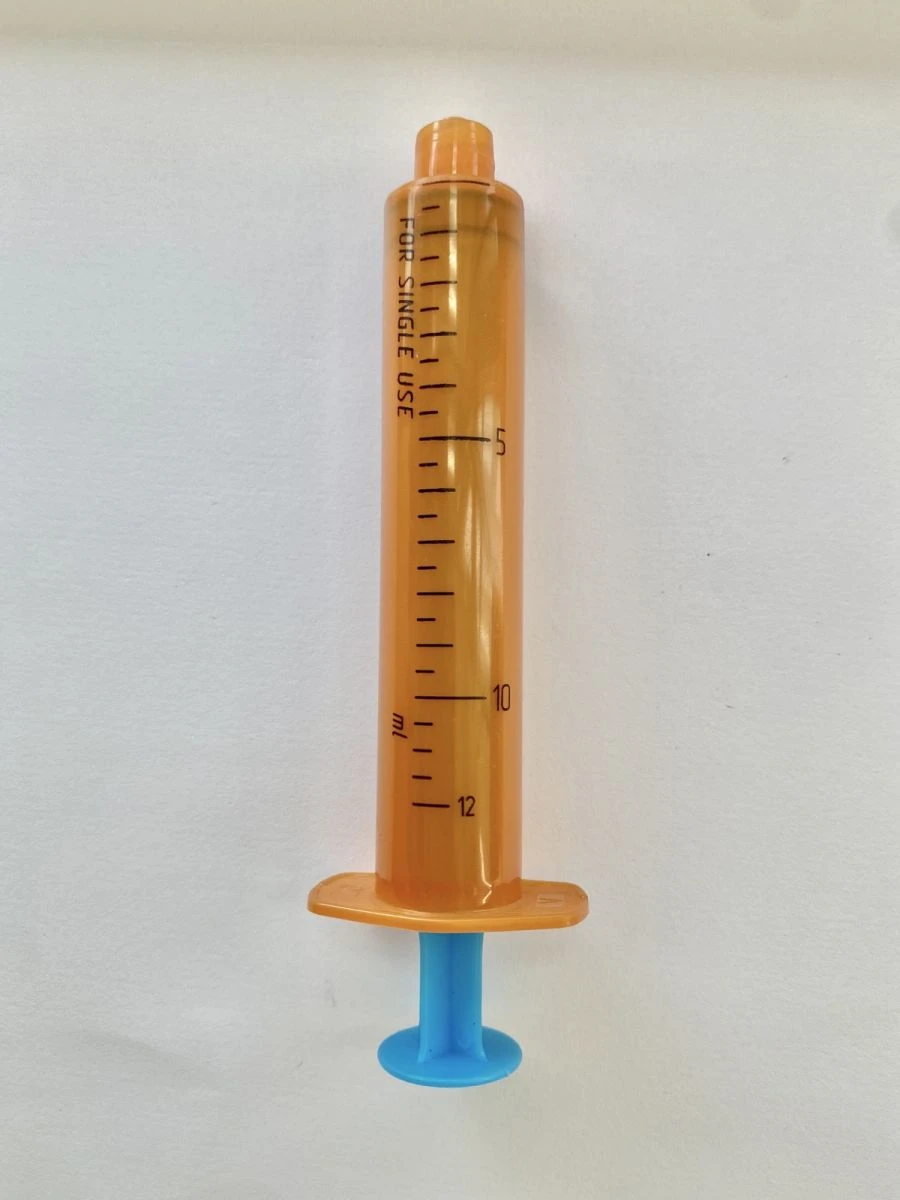 Single-use, three-detail, sterile, sterile, Luer Lok 10A injection syringe, needleless, UV-protected version 2