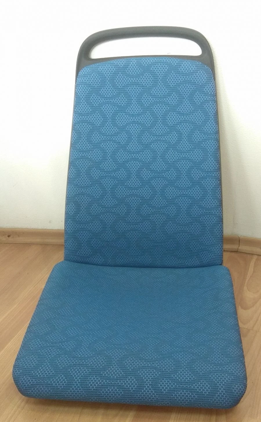 Passenger seat with handrail L01R35.6820030