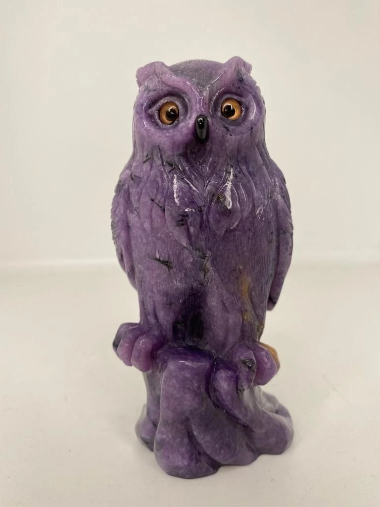 Stone-cutting piece "Owl" (charoite)