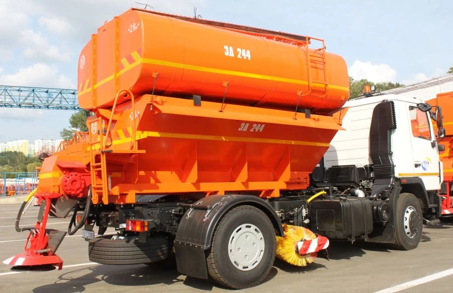 Combined road sweeping machine ED 244 on the chassis MAZ 534025