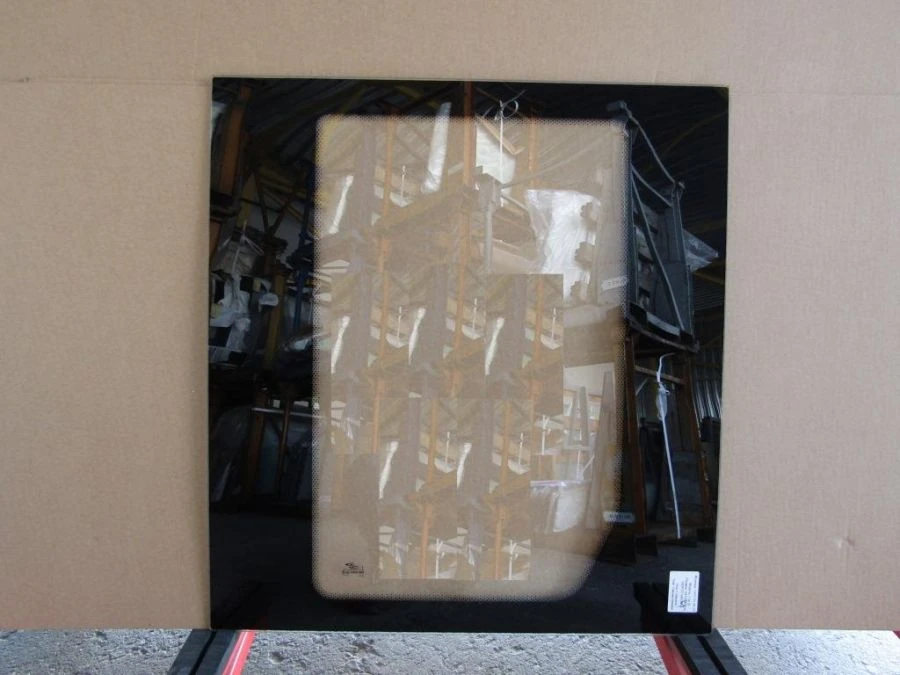 Glass No.1 right GAZ A62R33.5403062-01