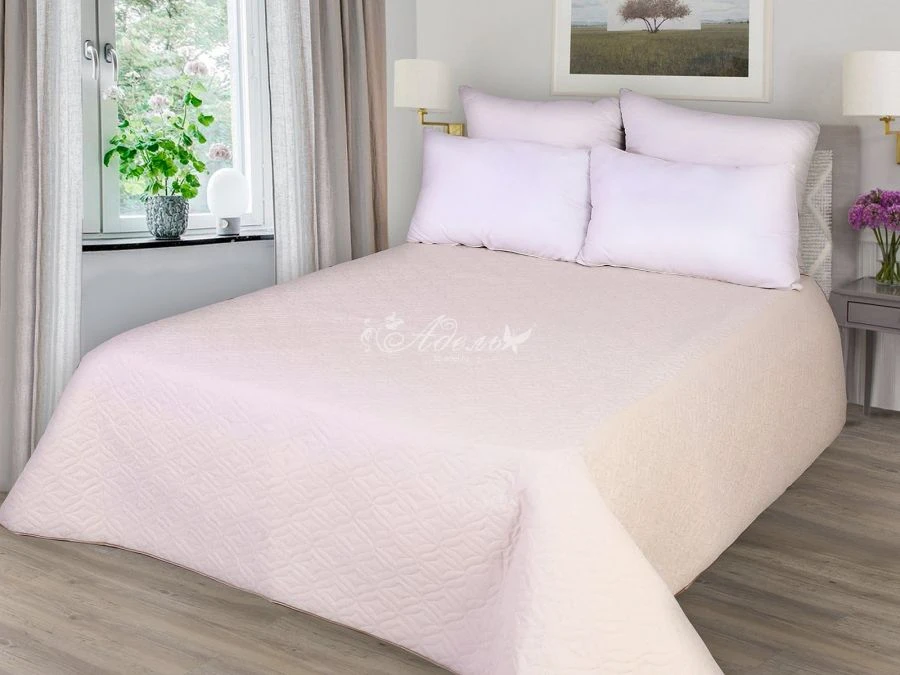 Quilted coverlets of cotton fabrics, filled with synthetic fibres.
