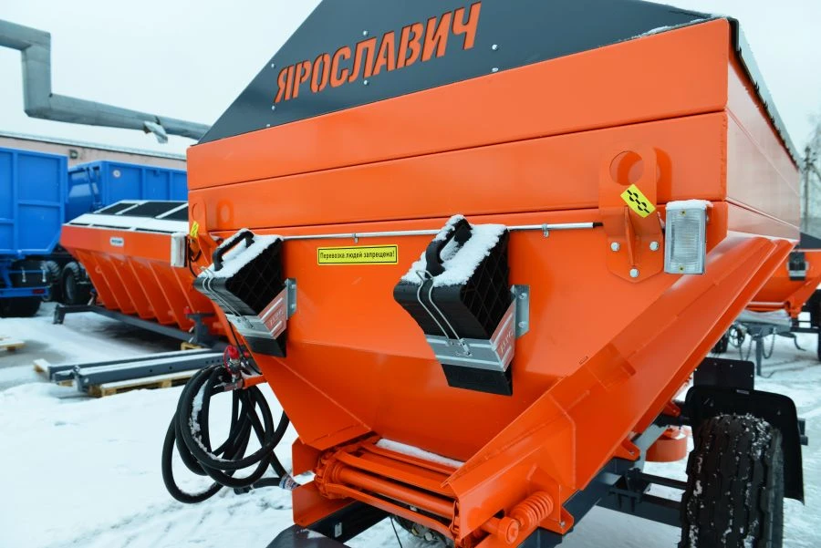Tractor semitrailer: sand spreader, model PRK-4