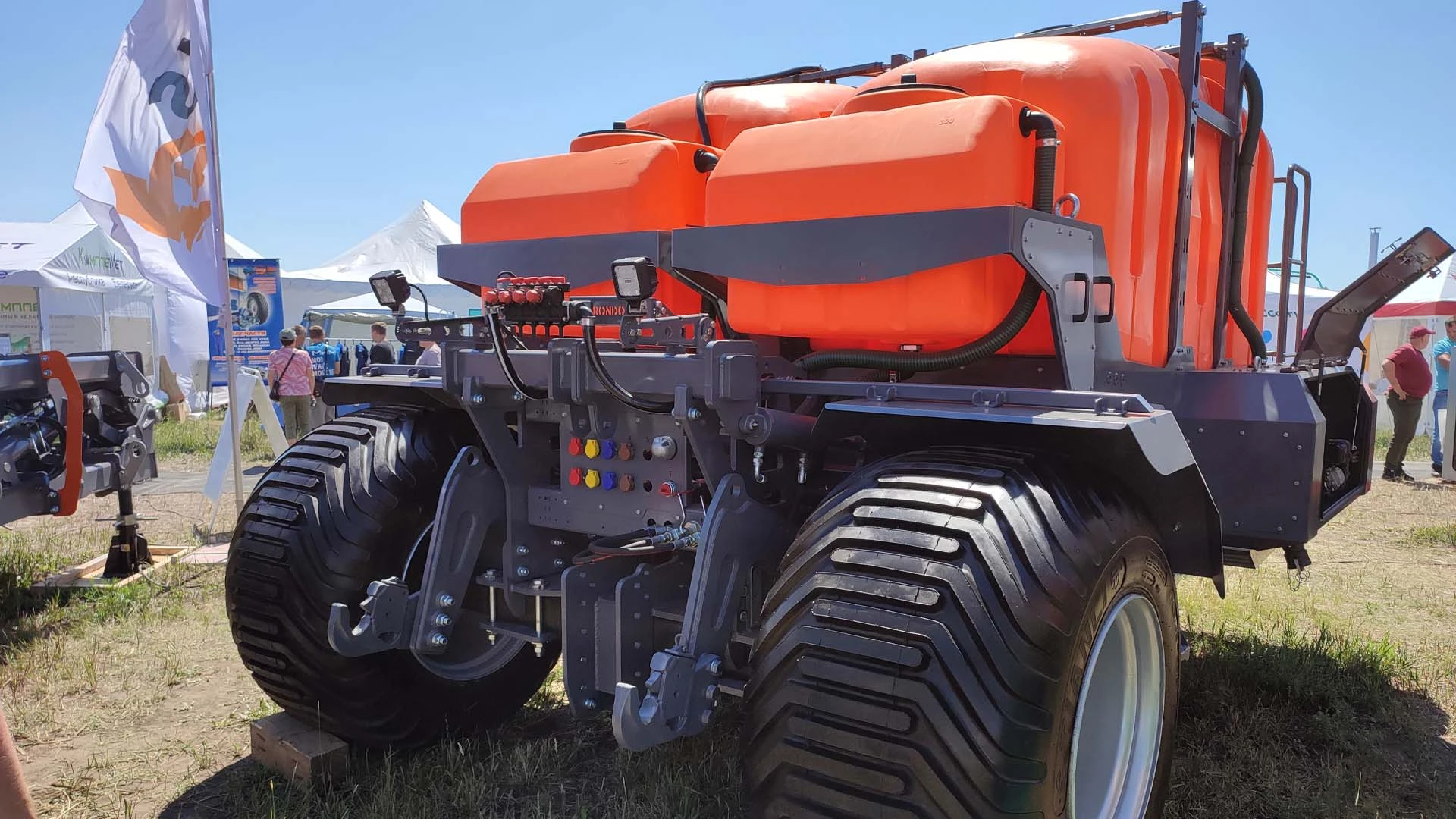 Motorpump & Clean-Water Tank