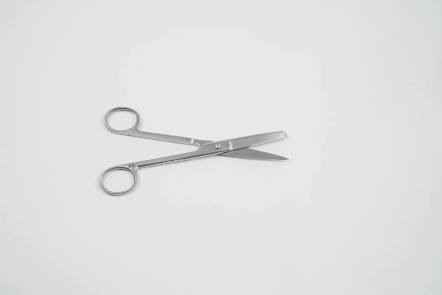 VZ-N-33 Scissors with one sharp end, straight, 140 mm