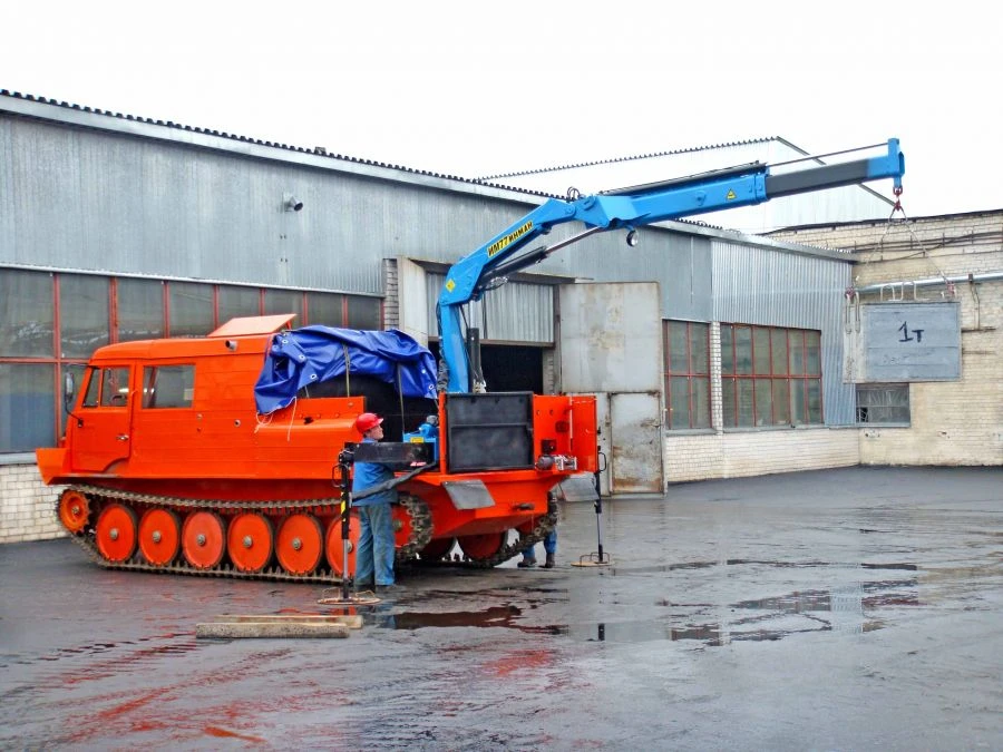 Tracked snowmobiler TTM-3904GM
