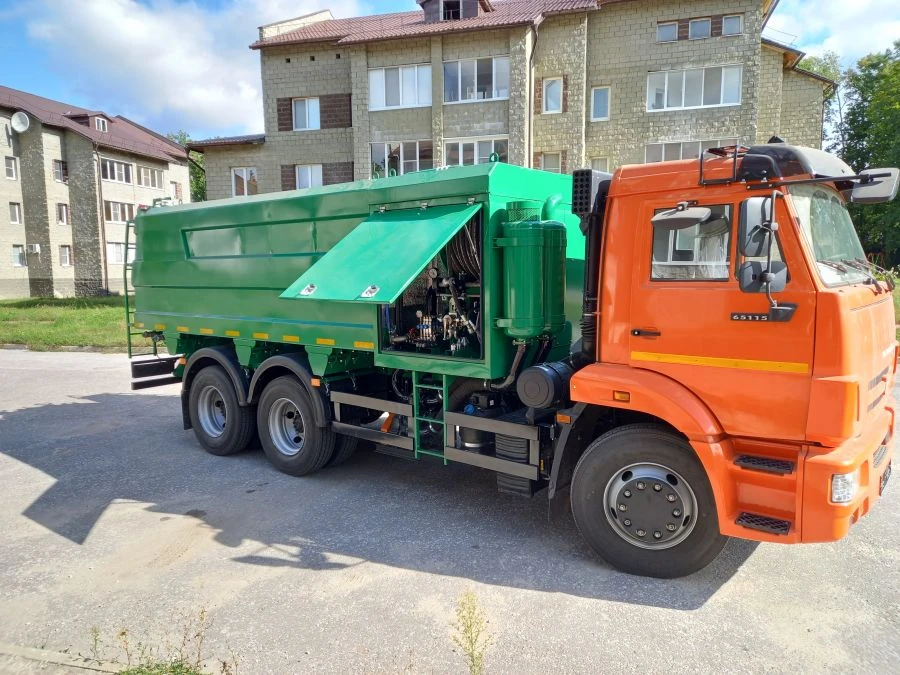 Vacuum combined machine of LKT-MVK type on chassis KAMAZ 65115