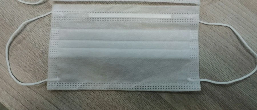 Disposable medical non-sterile non-woven surgical mask 3-layer on elastic band, size (length x width) 18