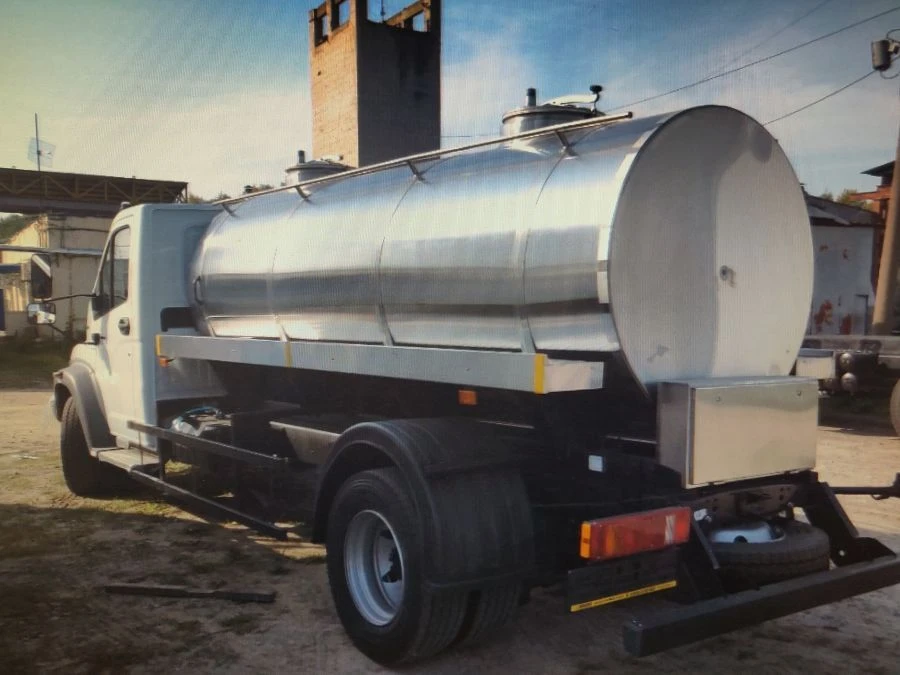 Tank truck for transporting food liquids type 2790E of modifications 2790E-49 on the basis of GAZ,C4 chassis of modifications C4