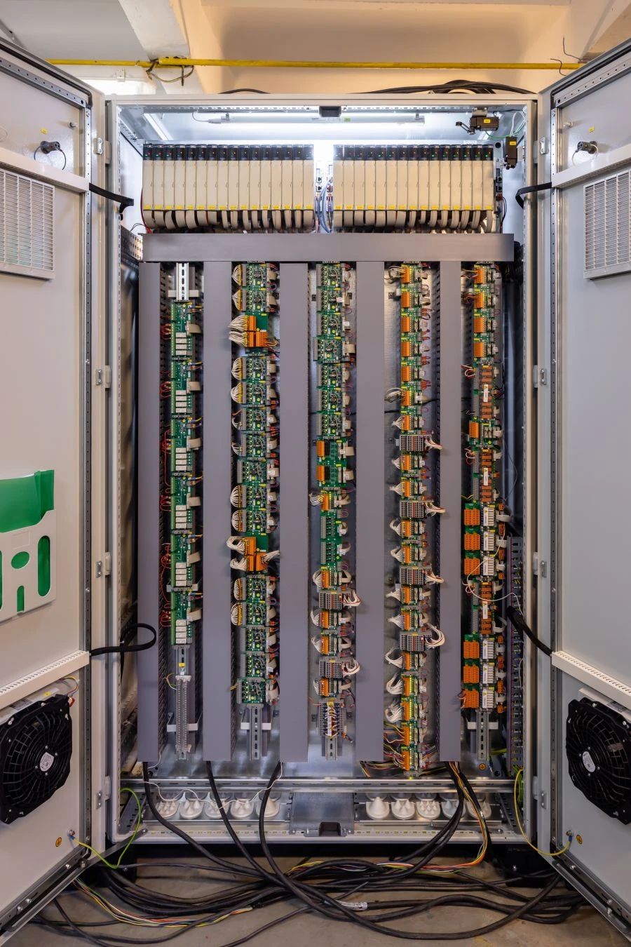 Cabinets of TECON software and hardware complexes of SHKA-U-1500 type