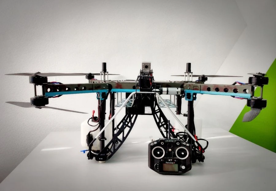 Spider model rope walker