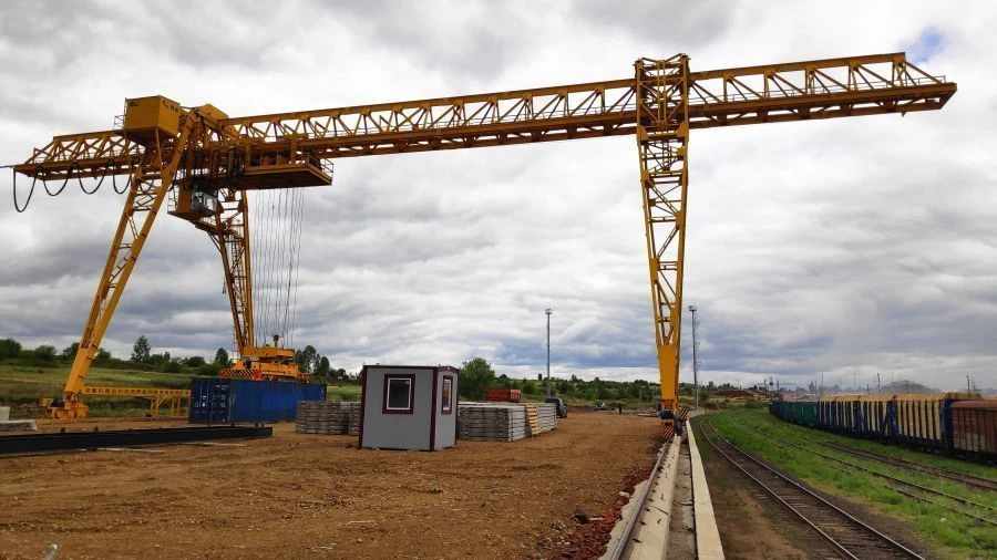 Electric gantry crane of KKD type with cab with load capacity from 0,5 to 50 tonnes