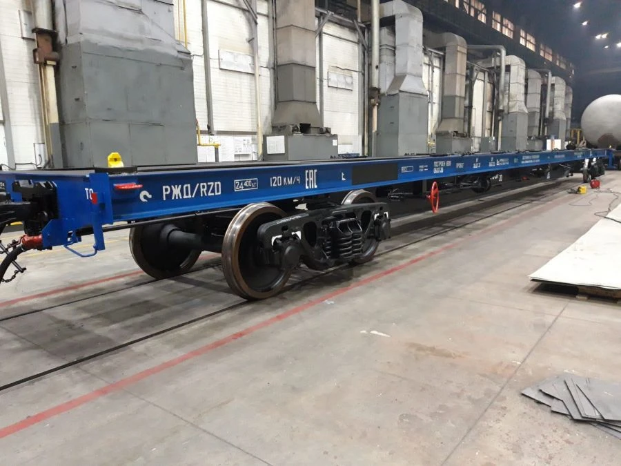 Flat wagon for carriage of large-tonnage containers 13-2162