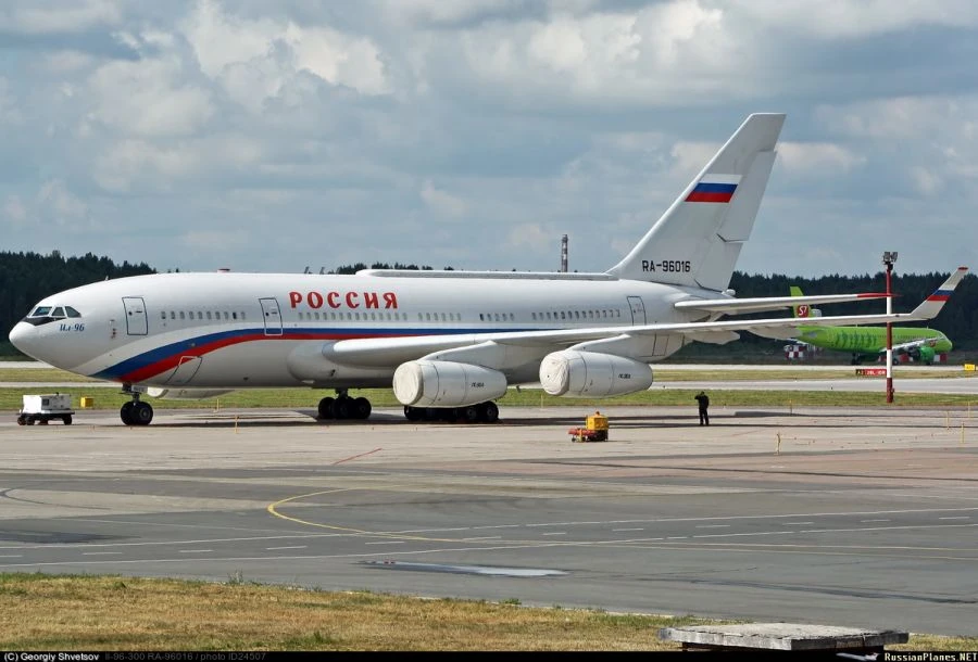 Weighing of IL-96-300 aircraft #96016