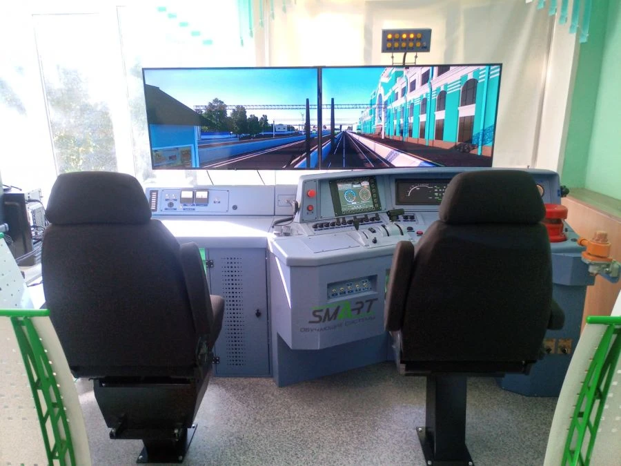 Simulators for professional training of locomotive drivers