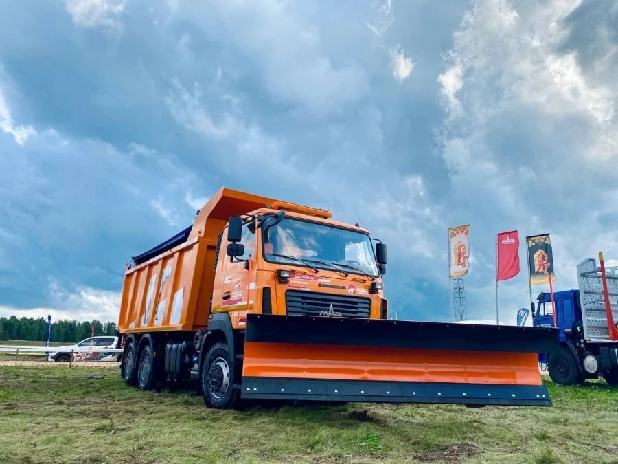 Combined road machine KDM 7881250 on the basis of truck MAZ 5340