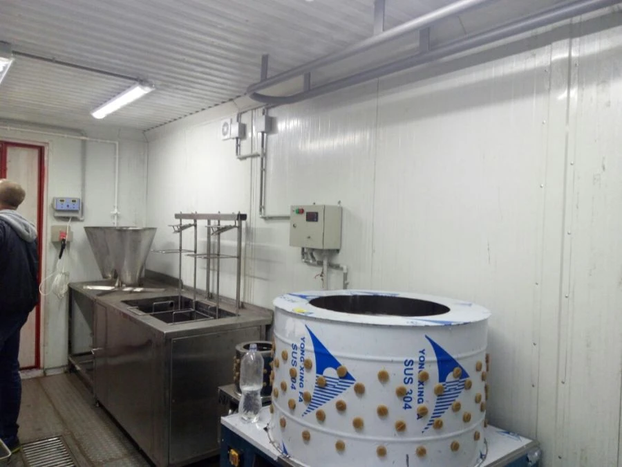 Poultry slaughtering line