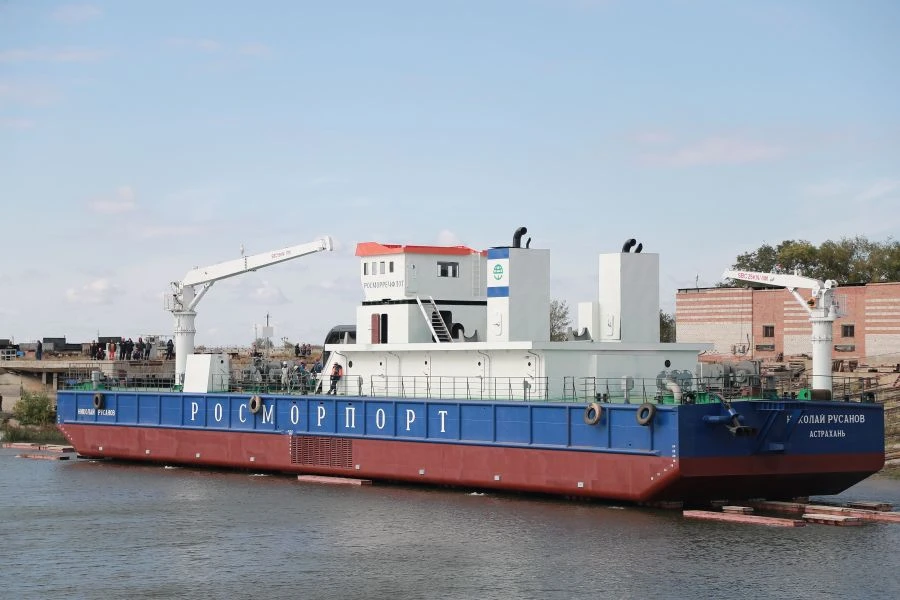 Non-propelled cutter suction dredger of FPDG3 project (page number FPDG3-1)