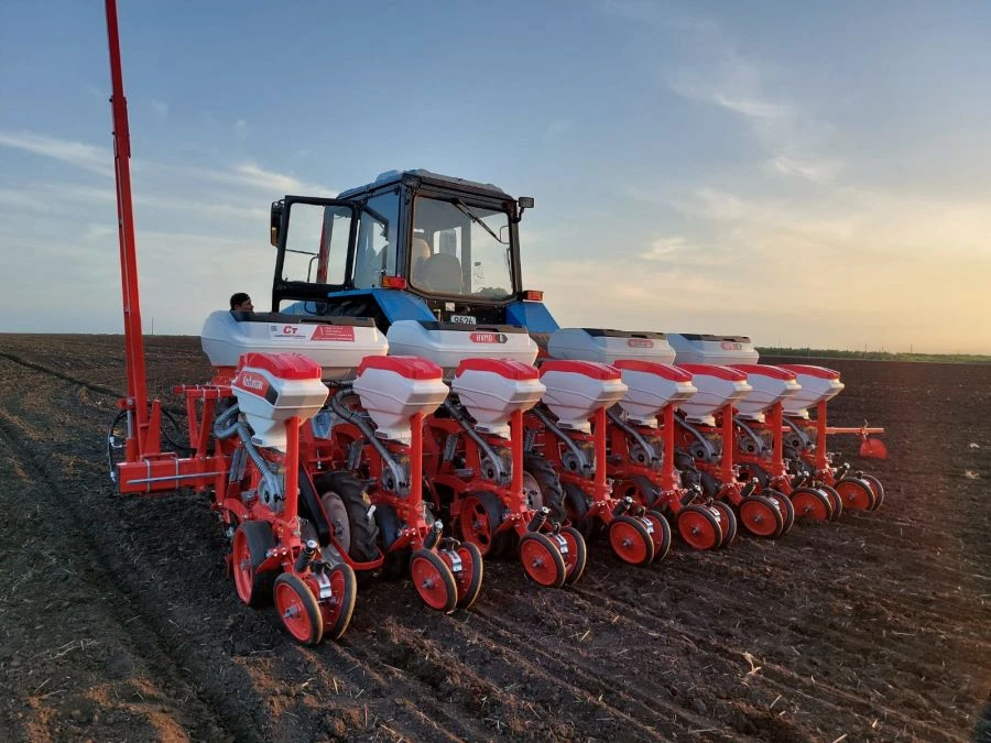 Precision air seeder PZK-D8