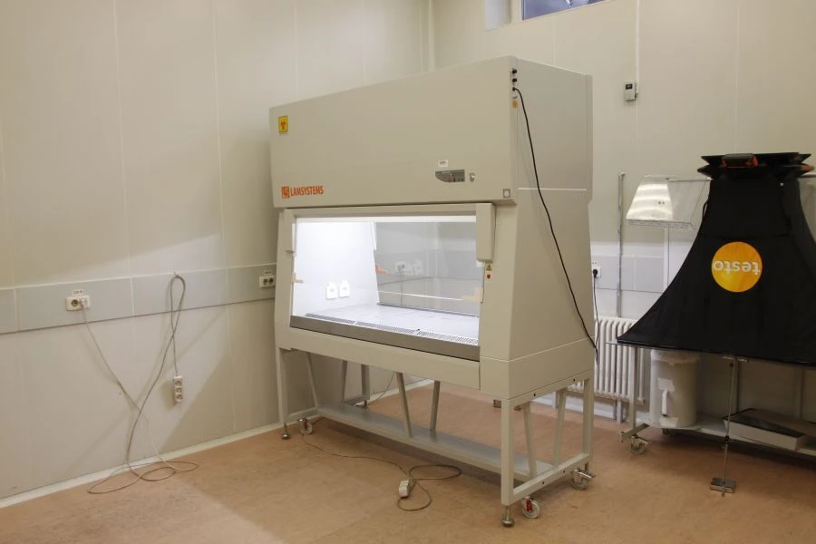 Microbiological safety box BMB-II-Laminar-S-1,5 (NEOTERIC VIS-À-VIS)