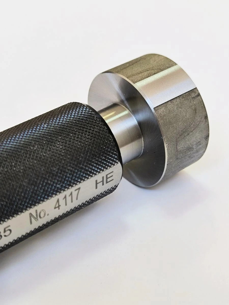 Non-passing smooth plugs with incomplete inserts with diameters over 50 to 75 mm