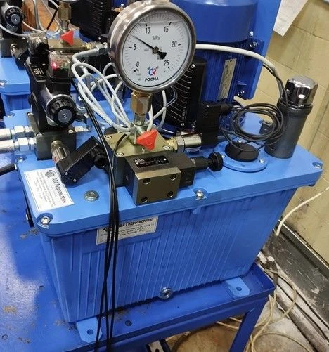 Electrohydraulic steering machine model CM.2B-101/4H-B/2-U/2-441-441/74P