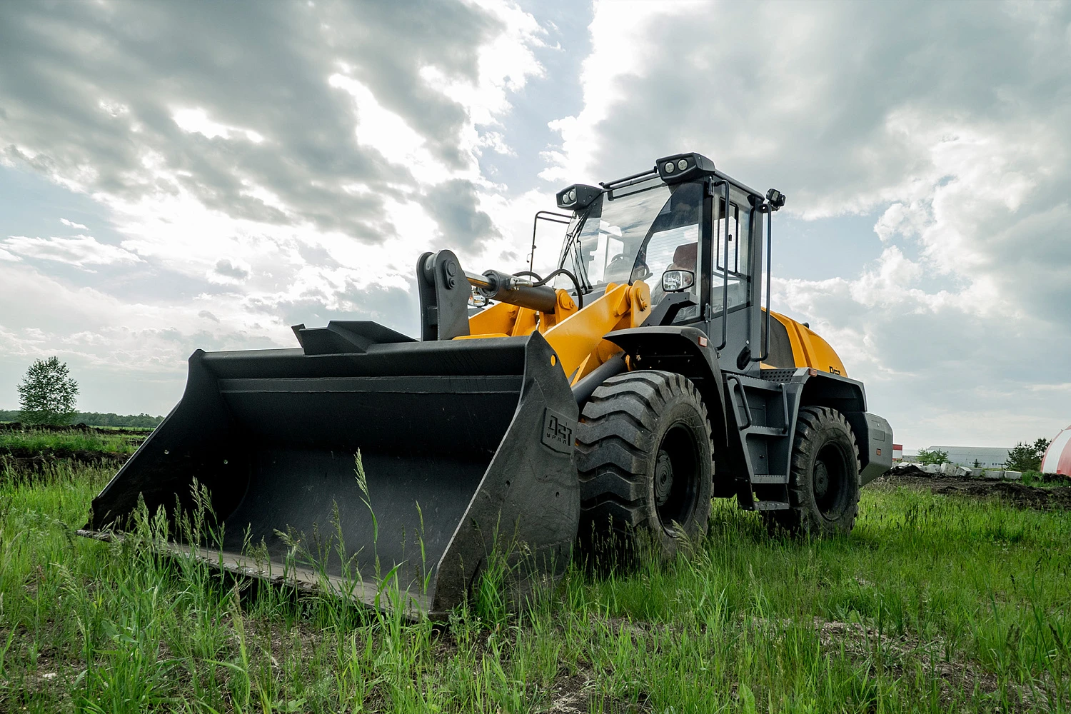 Wheel Loader L430-I Side View