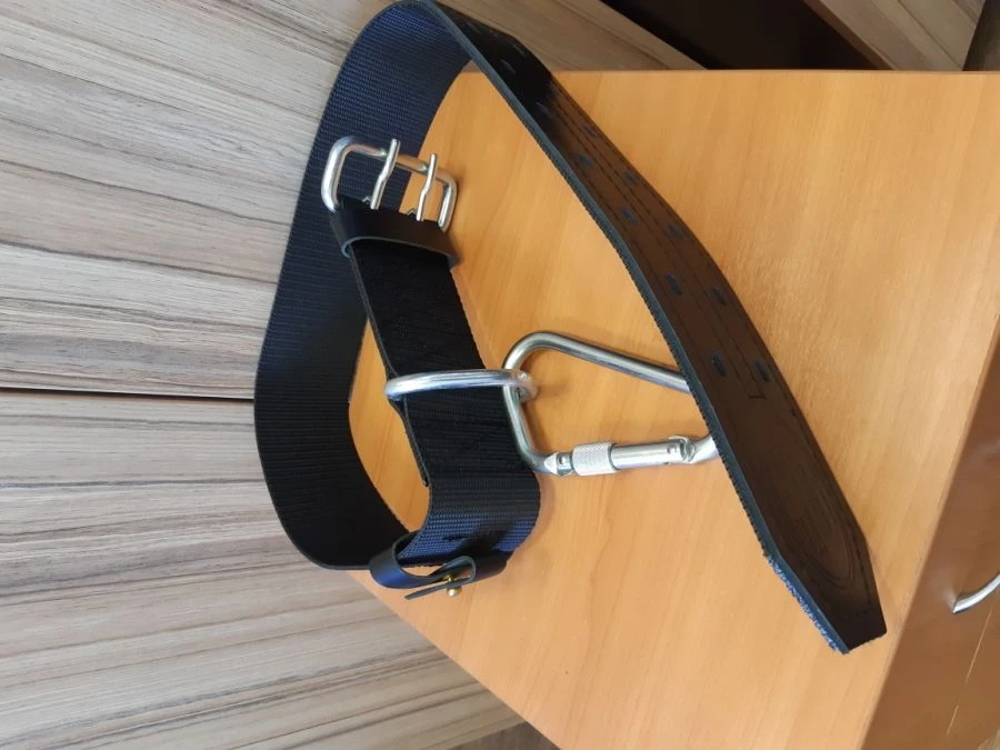 Fire rescue belt complete with fireman's carabiner