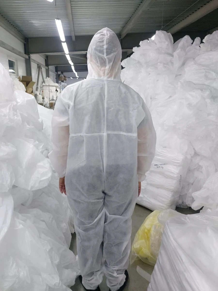Single-use non-sterile isolation suit