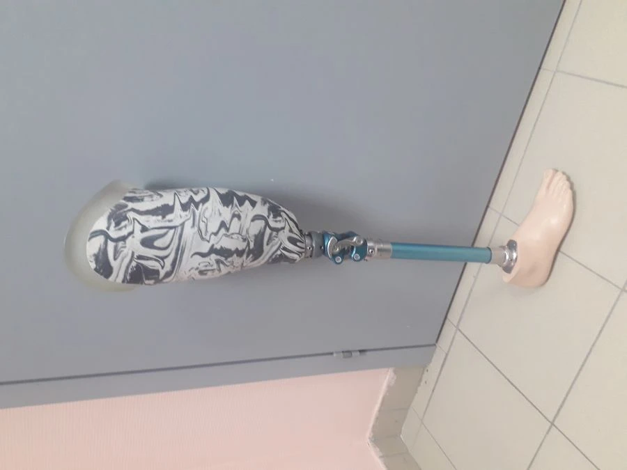 Bathing hip prostheses
