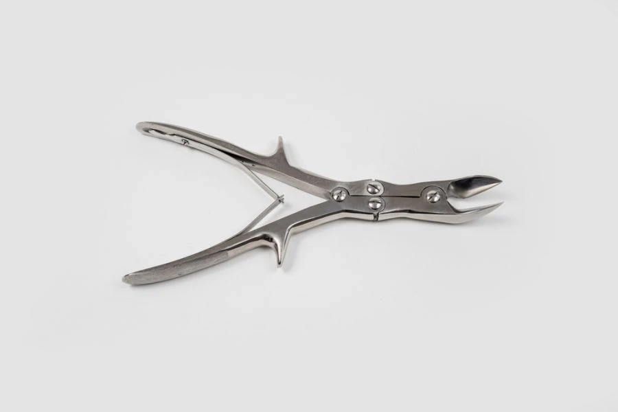 VZ-SH-98 Jointed bone pliers with double gear with straight jaws, curved on the plane, 240 mm.