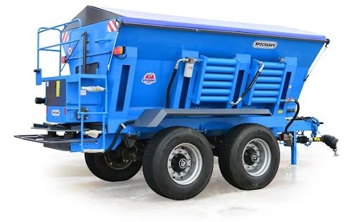 Trailed multifunctional distributor URM-10