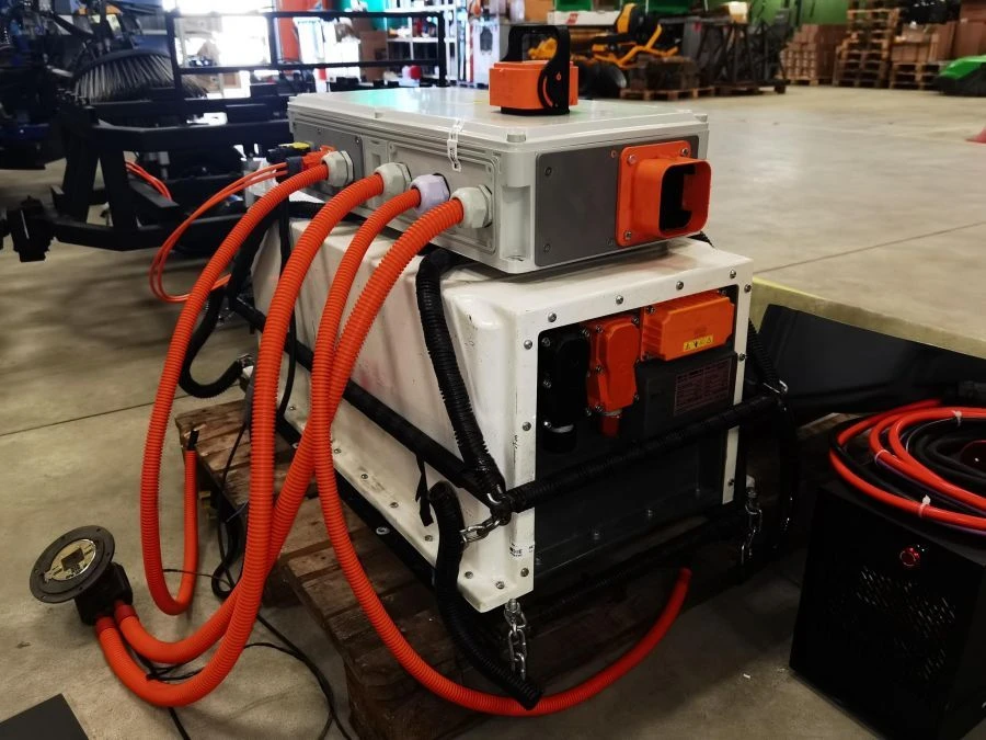 Assembly of the power battery unit (PBU) of the multifunctional robotic platform for public utilities "Pixel"