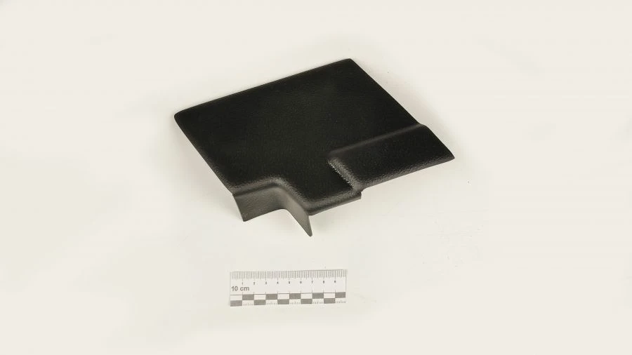 Front fairing of the right sill KNKRD.0008.0042