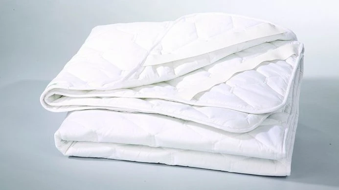Quilted blankets for children made of cotton, mixed fabrics of top with synthetic filling, "swan down", of blended fabrics with