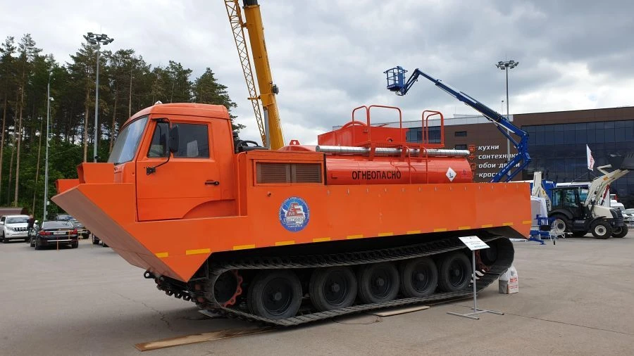 Crawler snowmobiler of TCG-AKN7,5 model