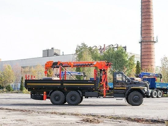 Special purpose vehicle with hydraulic loading crane of MKMA type on the basis of URAL 4320 and its modifications U0K06N-4Z077