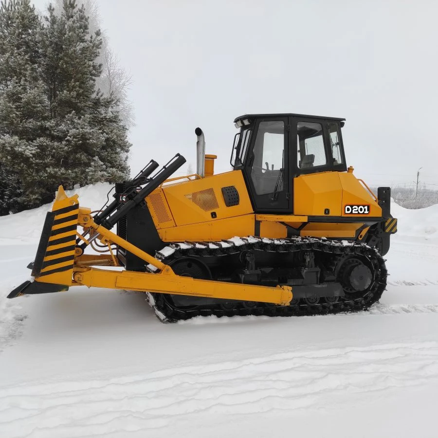 Bulldozer "ELAZ D20" with hemispherical mouldboard and single post ripper