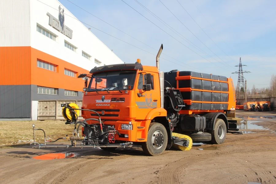 Combined road cleaning machine MKDU