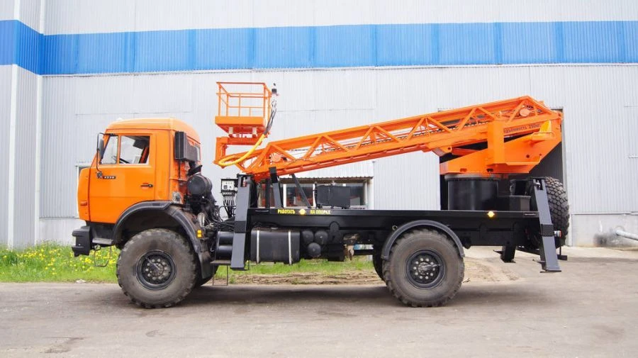 Automatic hydraulic lift AGP type 6706, modification 67063N on the basis of KAMAZ chassis type 43502, modification 43502-D5.
