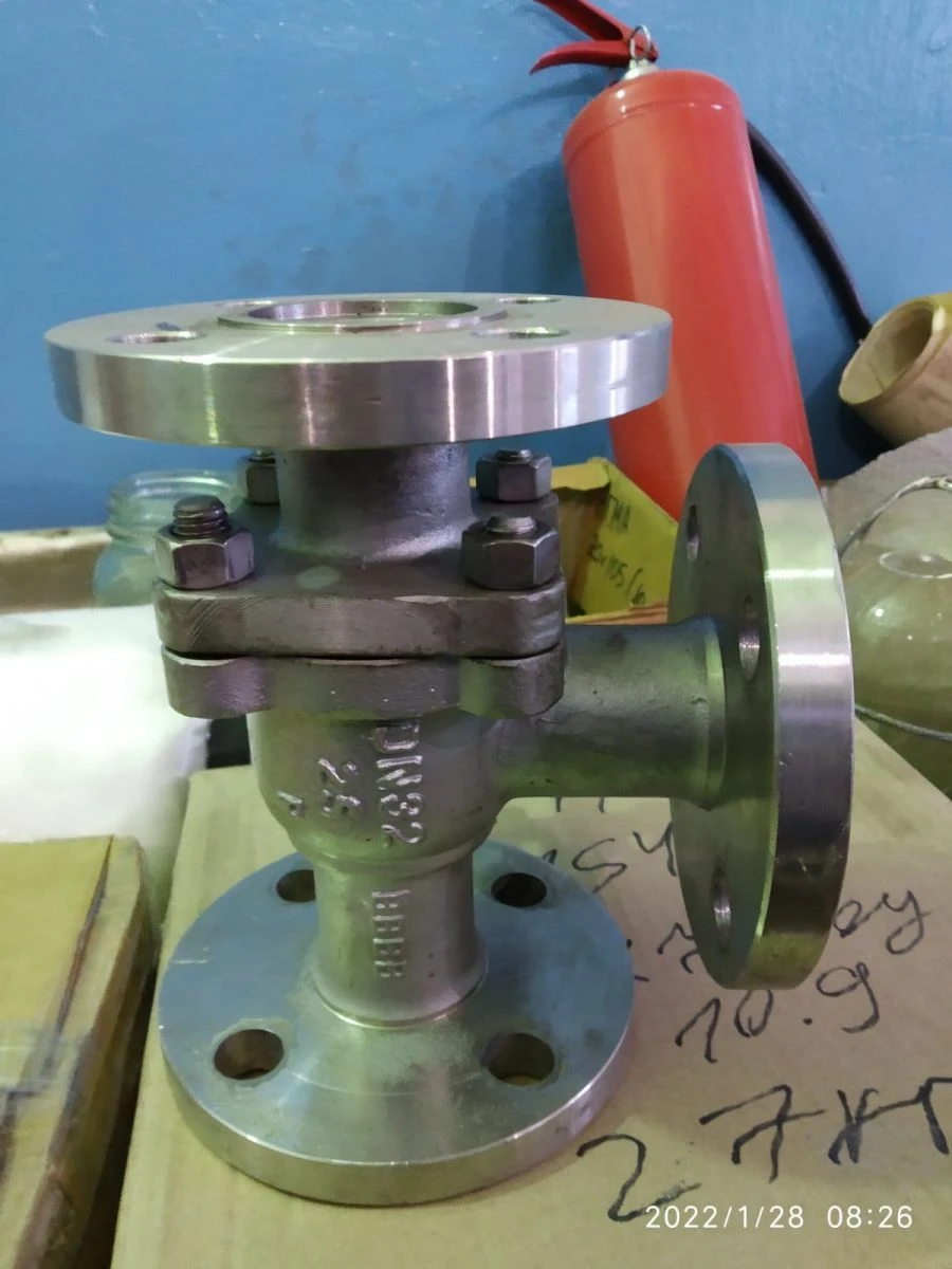 Three-way crane KTU-32