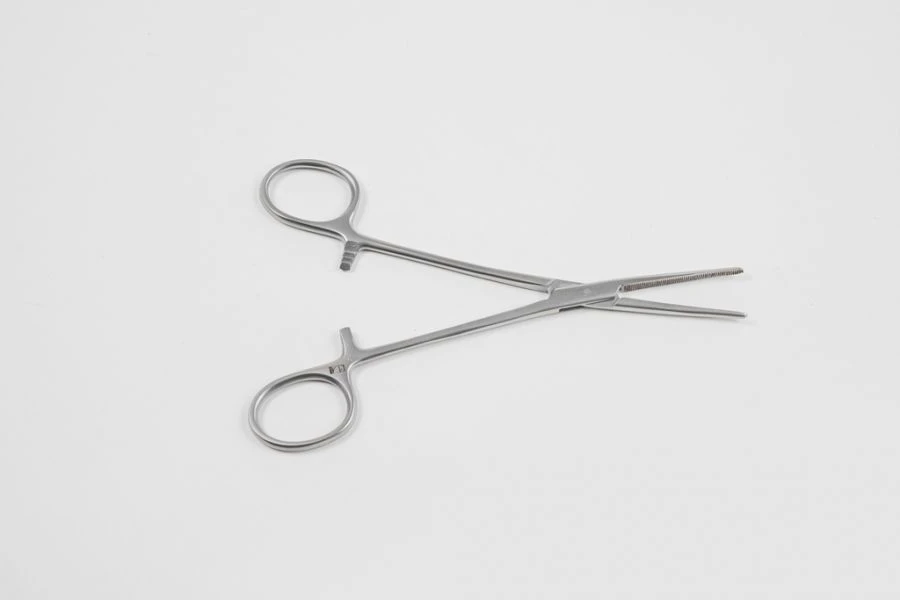 VZ-Z-92 Healing clamp, toothed, straight No.1, 160 mm