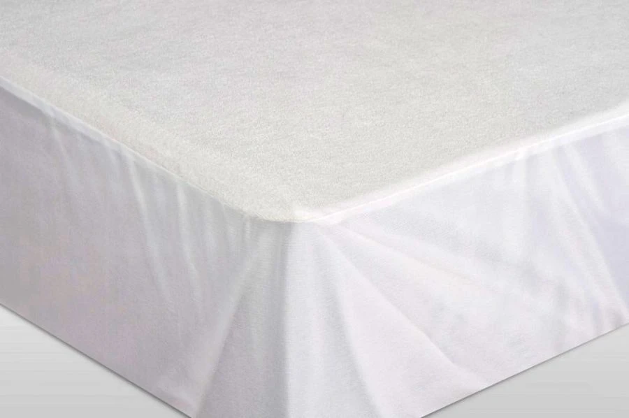 Bedding for adults made of synthetic fibres and yarns: moisture-proof stretch mattress covers.