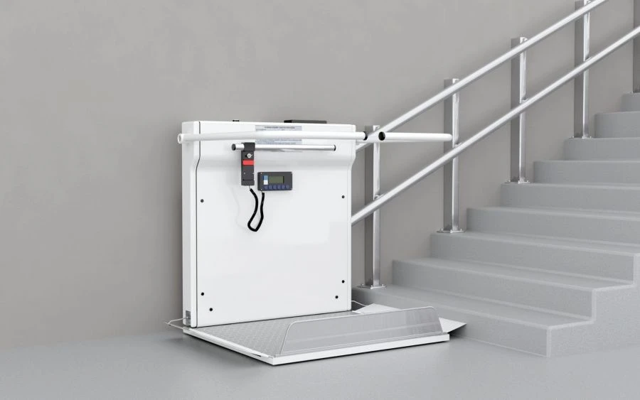 Lift platform for disabled people and other low mobility groups with inclined movement BK 320
