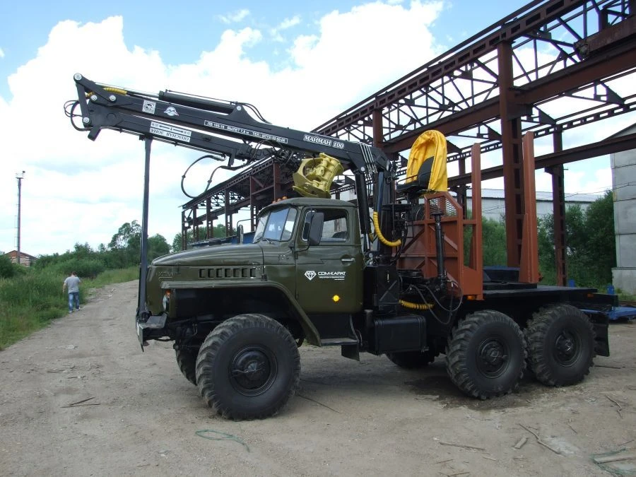Manipulator-type forest loader MM-100-02